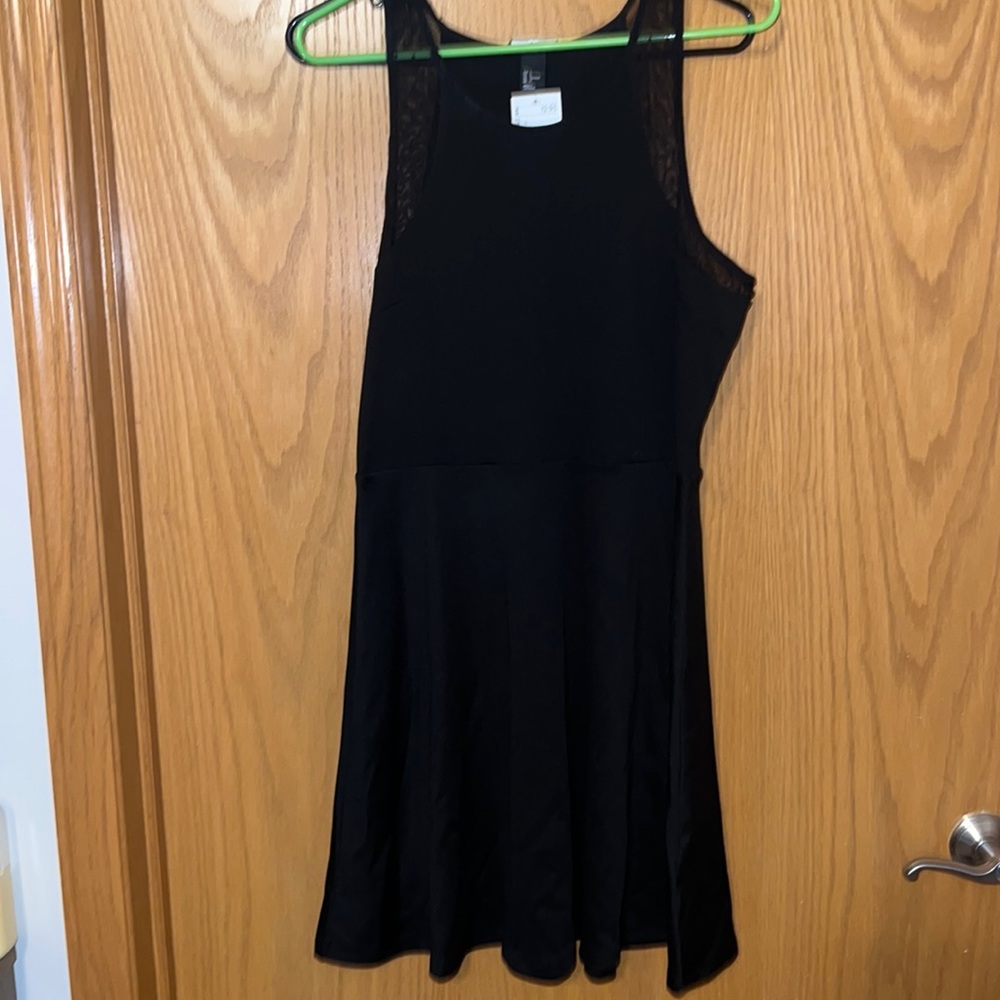 Black sleeveless dress